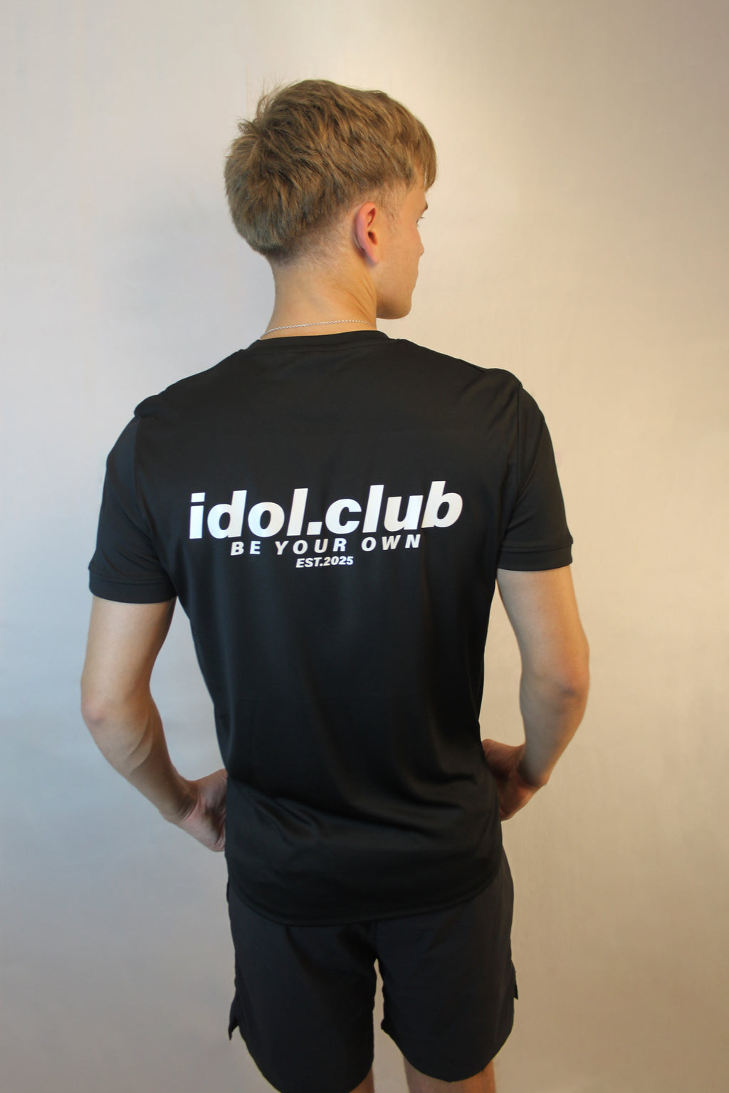 "idol.club" Performance T-Shirt - black