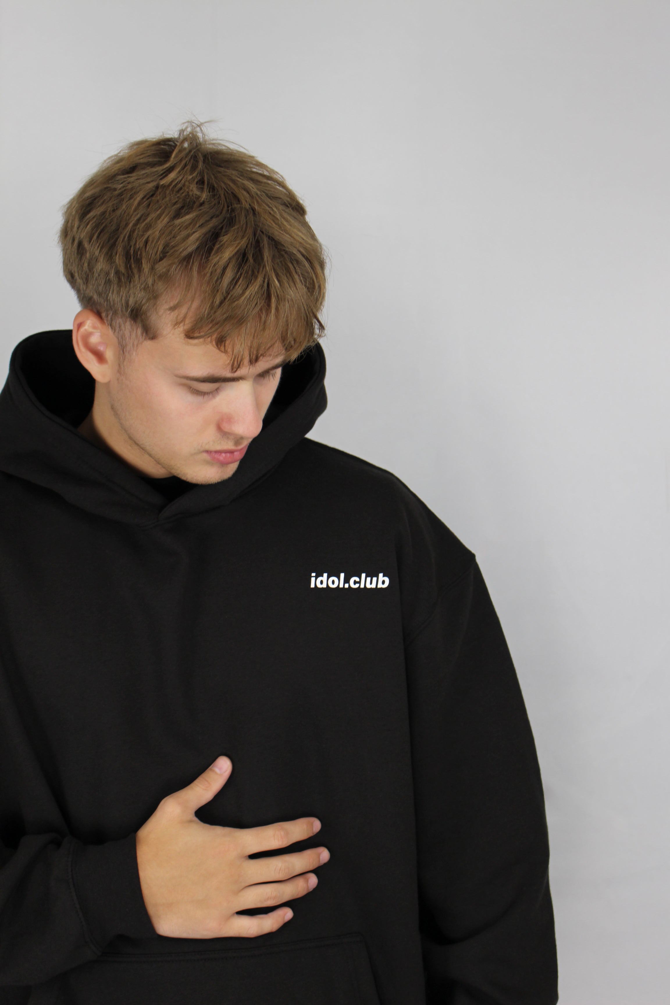 "idol.club" Pump cover hoodie - black