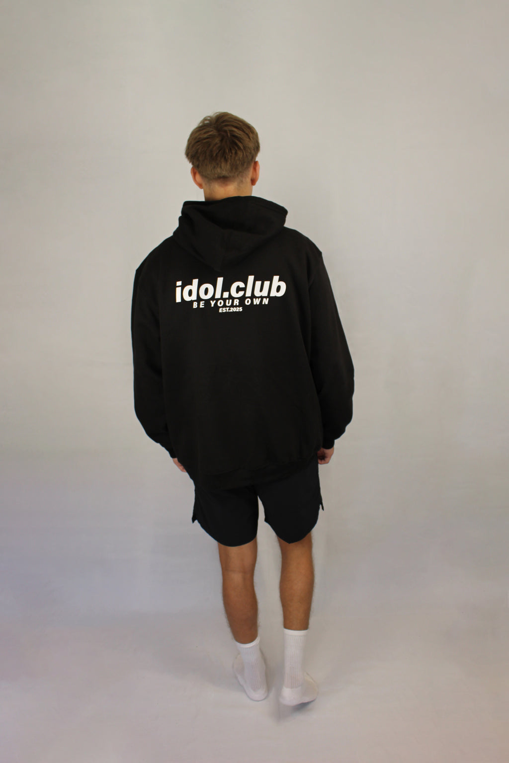"idol.club" Pump cover hoodie - black