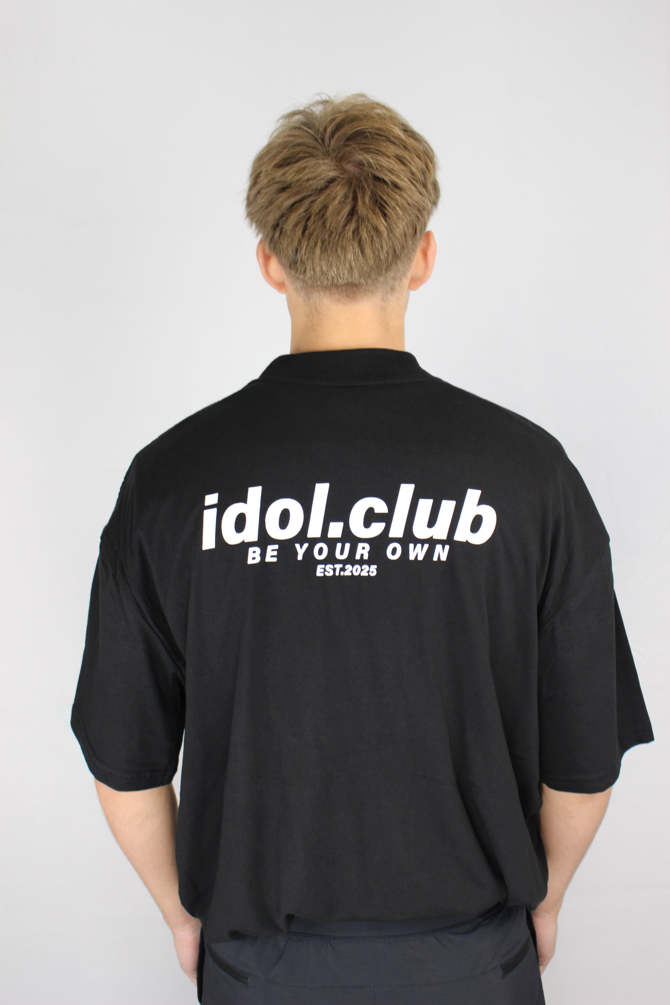"idol.club" Pump cover - black
